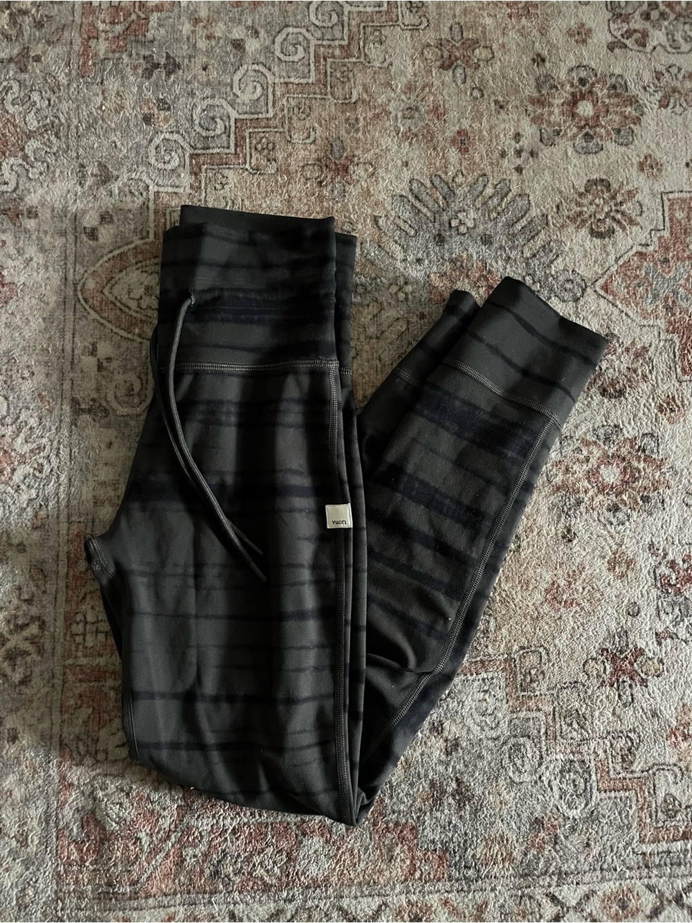Vuori women’s Black Striped Jogger Pants